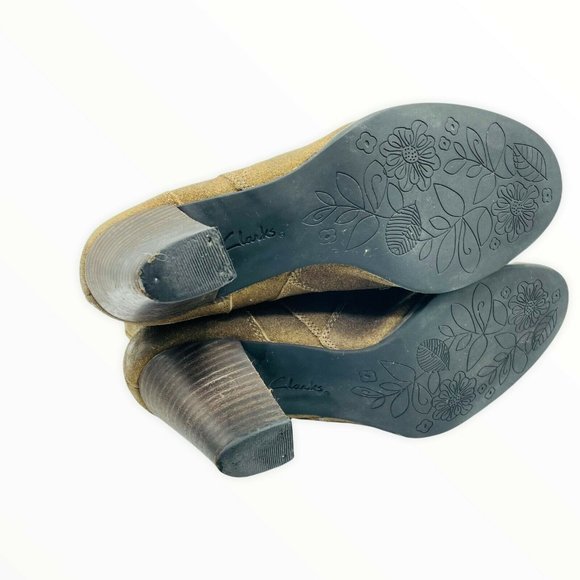 Clarks Ankle Bootie Shoes Suede Brown Size 8M Women Block High Heeled Boots - Picture 6 of 7